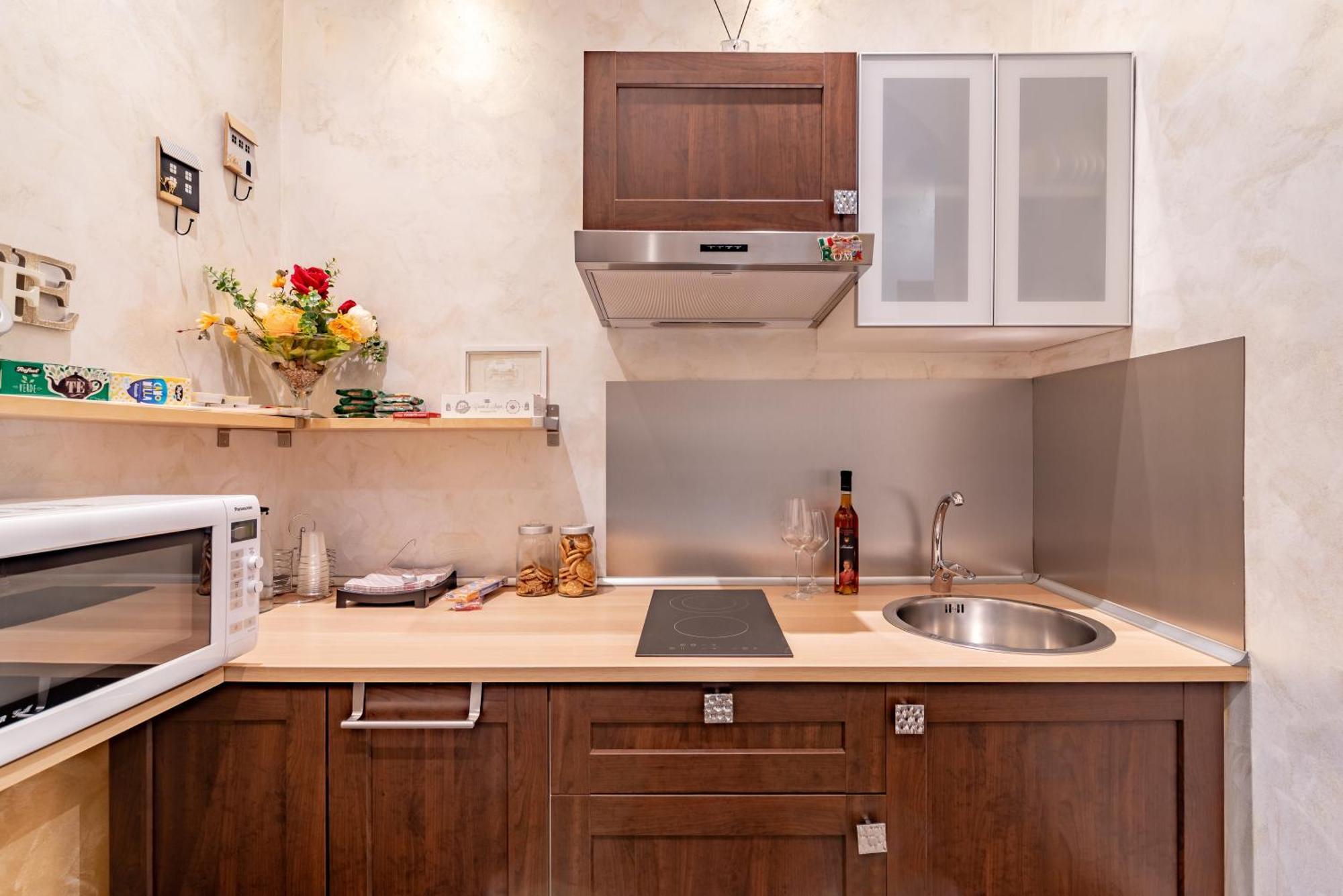 Alis Laura Guest House - 150M From Piazza Bologna Metro And 10 Minutes From The Colosseum ภายนอก รูปภาพ