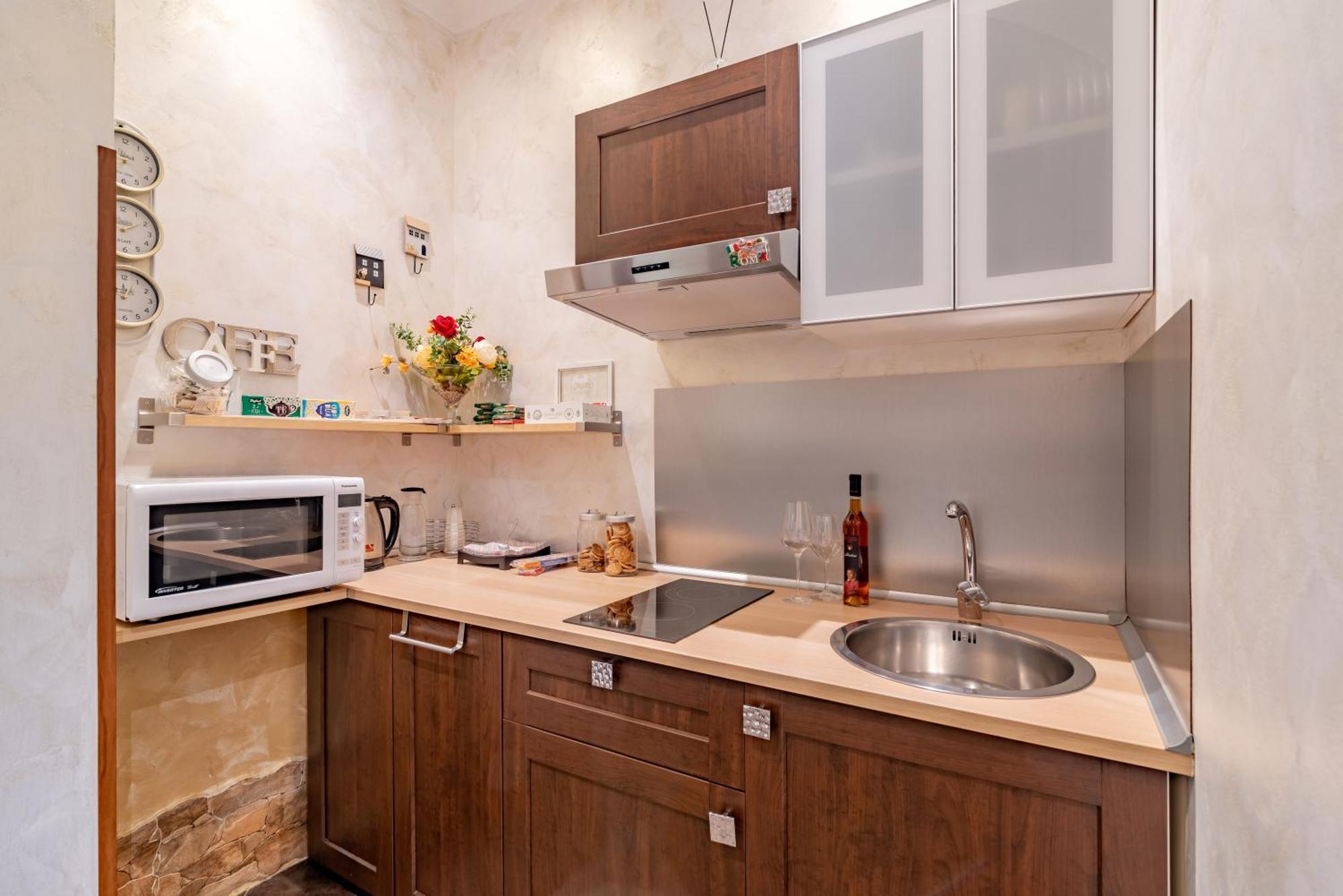 Alis Laura Guest House - 150M From Piazza Bologna Metro And 10 Minutes From The Colosseum ภายนอก รูปภาพ