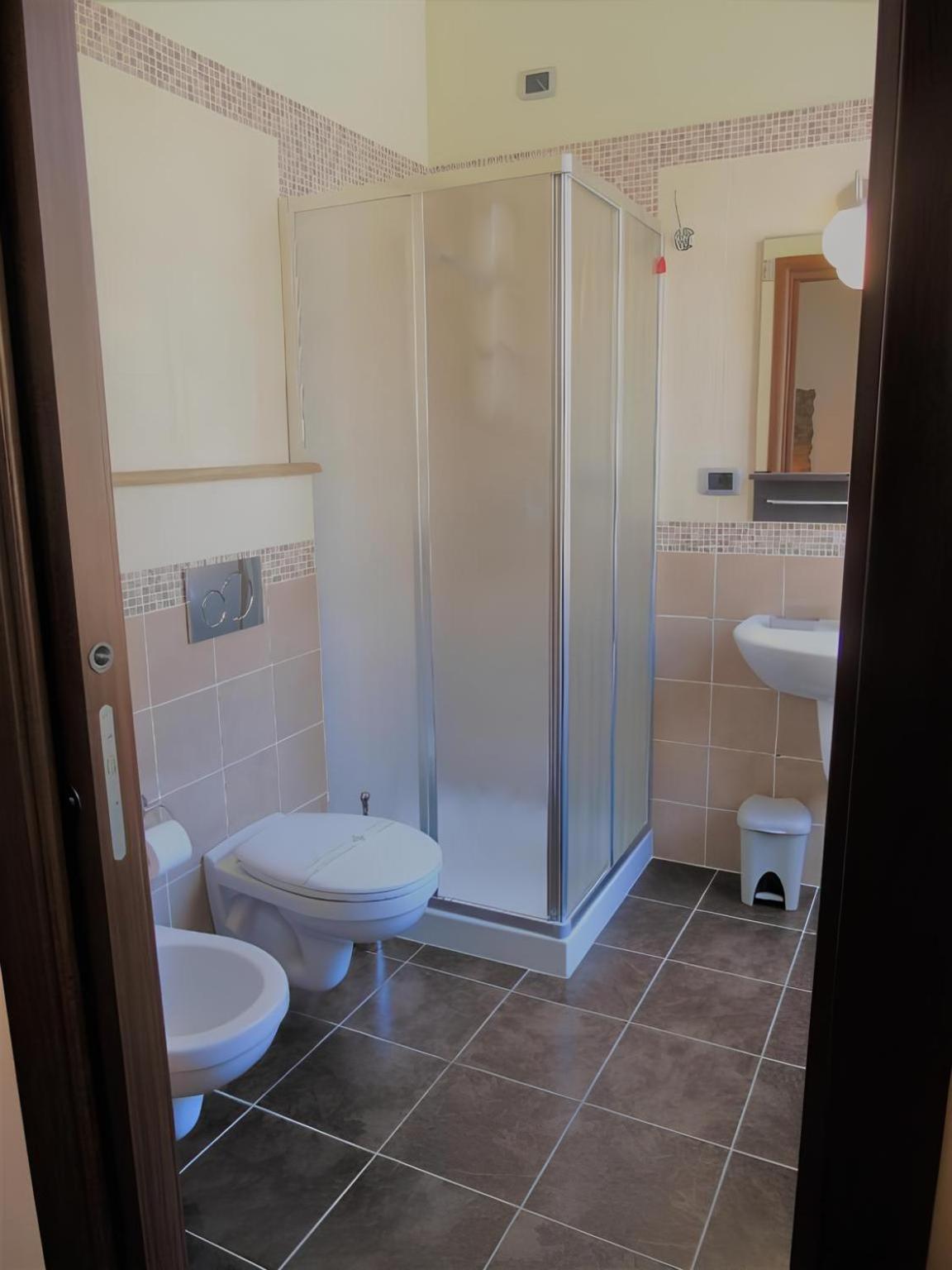 Alis Laura Guest House - 150M From Piazza Bologna Metro And 10 Minutes From The Colosseum ภายนอก รูปภาพ