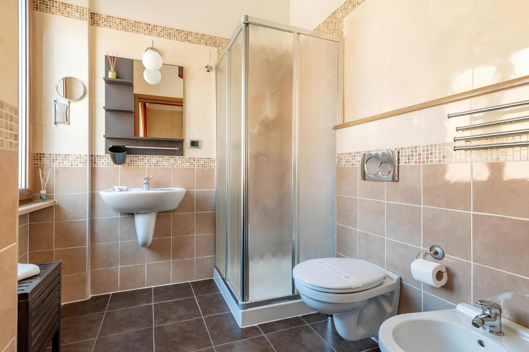 Alis Laura Guest House - 150M From Piazza Bologna Metro And 10 Minutes From The Colosseum ภายนอก รูปภาพ